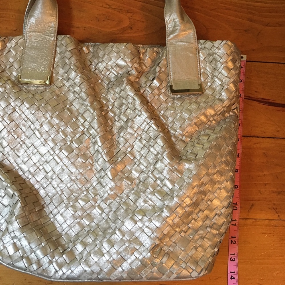 Elliott Lucca bucket tote